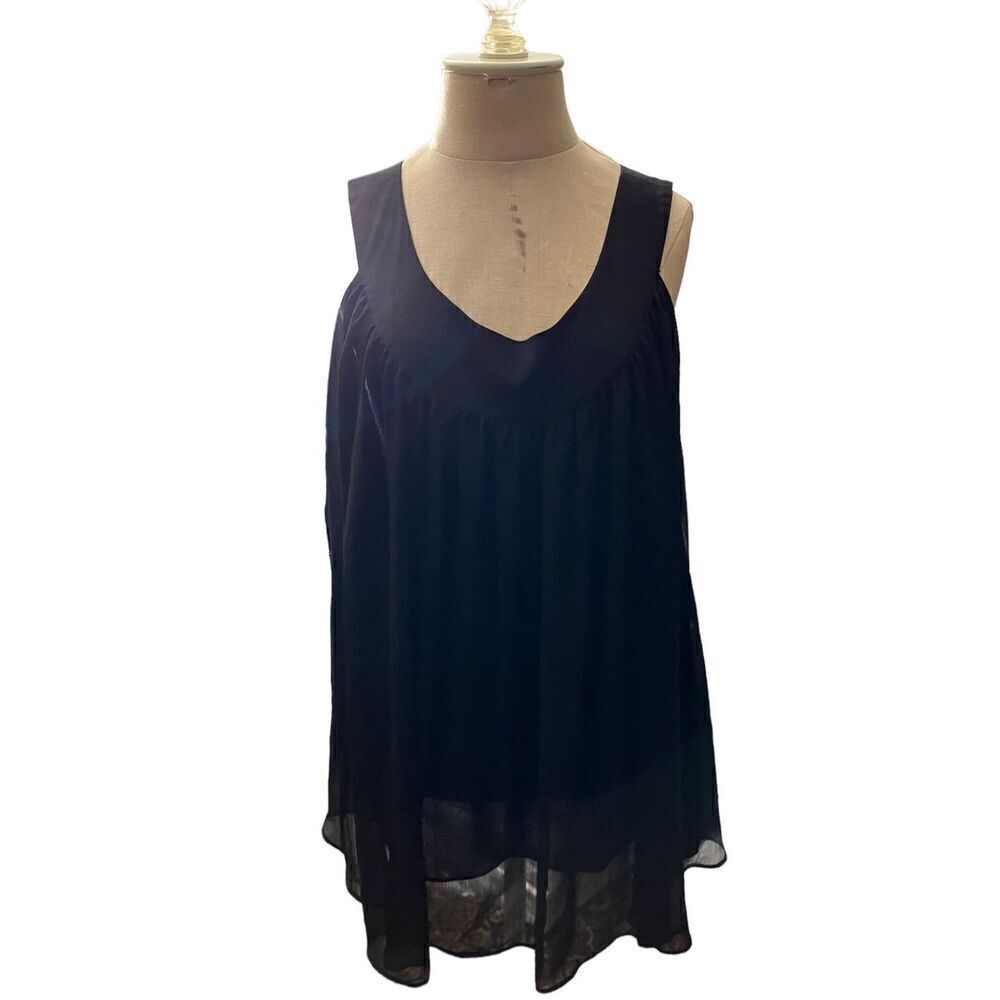 Essentials by Milano Top / XL / EUC